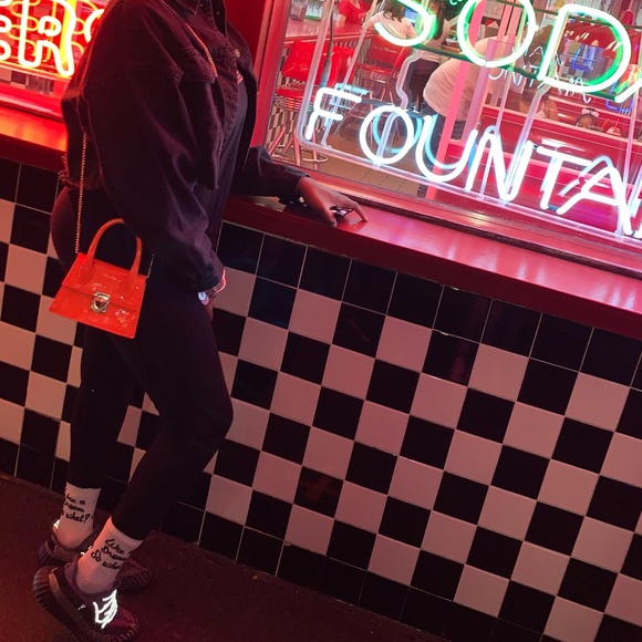 Meet your Posher, Shayla - Picture 1 of 1